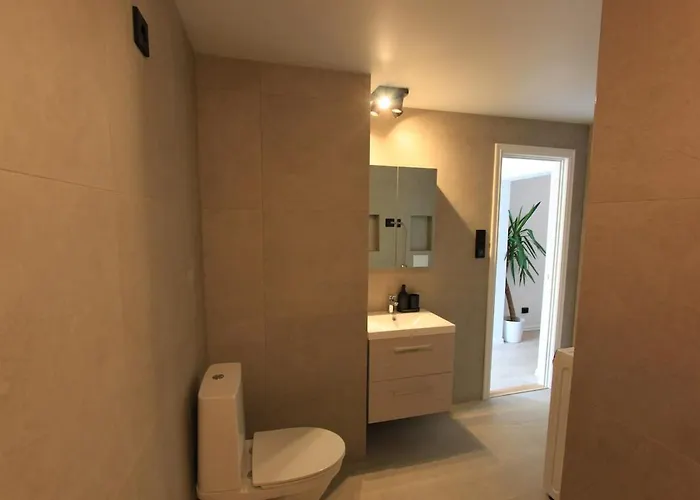 Newly Renovated In Sogne Lägenhet *