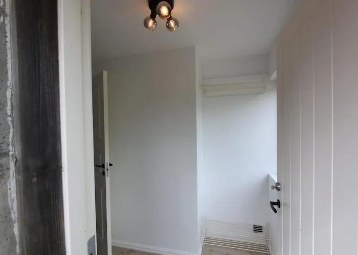 Newly Renovated In Sogne Lägenhet