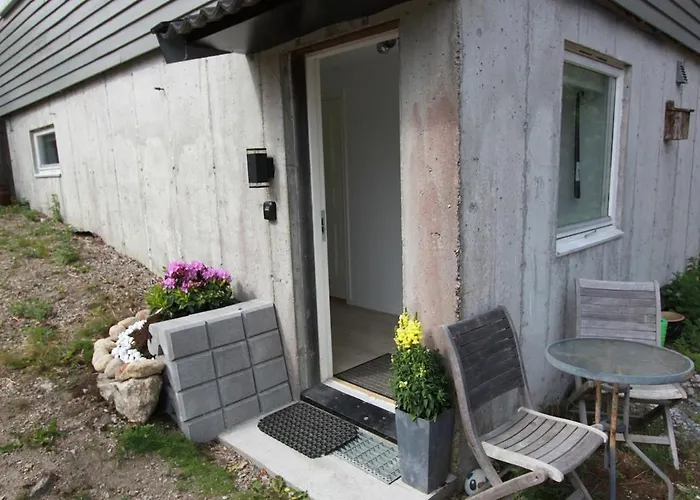 Newly Renovated In Sogne Lägenhet *